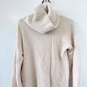 Cashmere oversized high-neck beige sweater